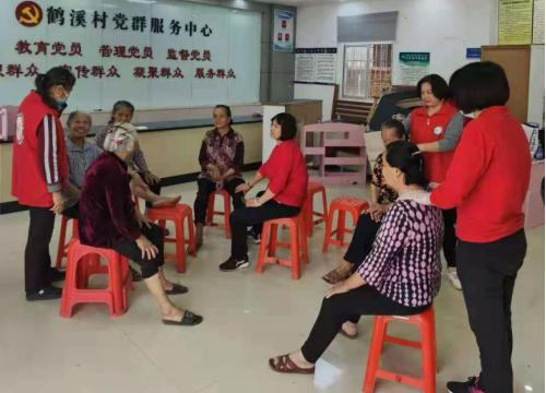 圖2：艾灸獻愛心