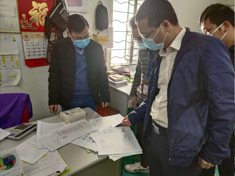 服務隊到鎮三小場所指導復產復工工作