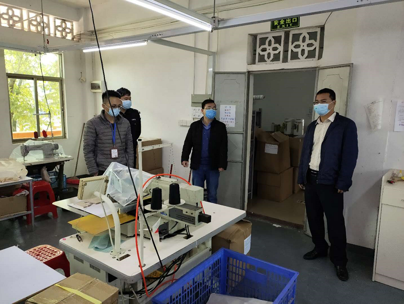 服務隊到鎮三小場所指導復產復工工作
