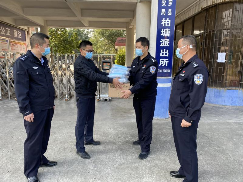 柏塘派出所輔警李少平捐獻500個口罩