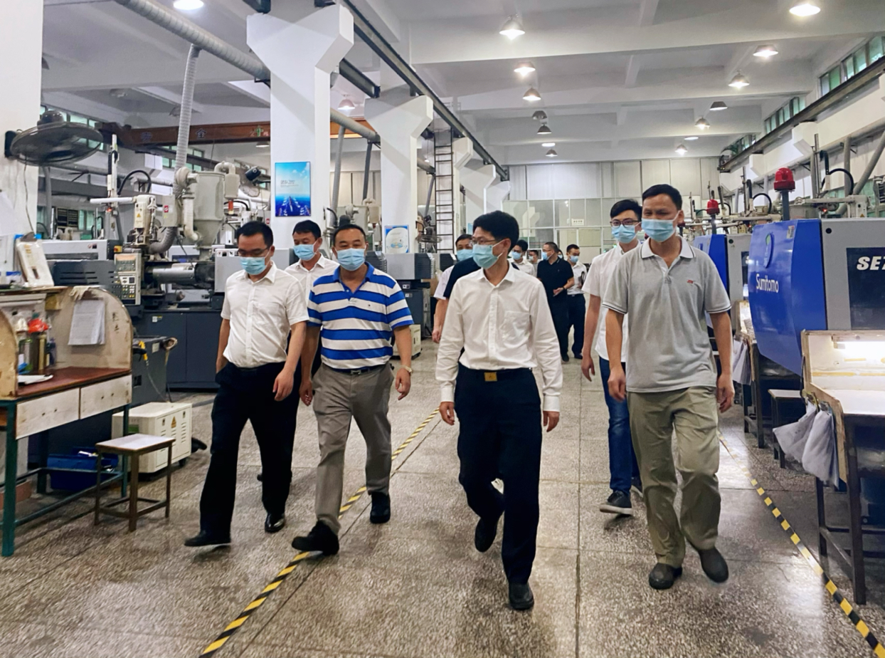 邱志彪率隊調研園洲和石灣鎮民營企業發展情況.jpg