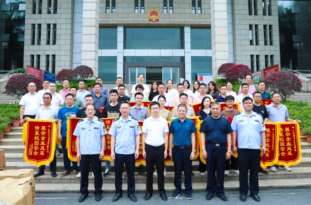 愛心企業捐贈頭盔.jpg