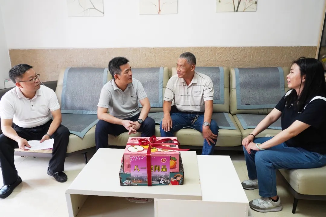 建軍節慰問.jpg