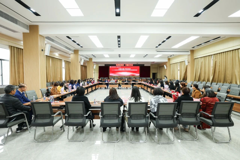 女企業家交流座談會1.jpg