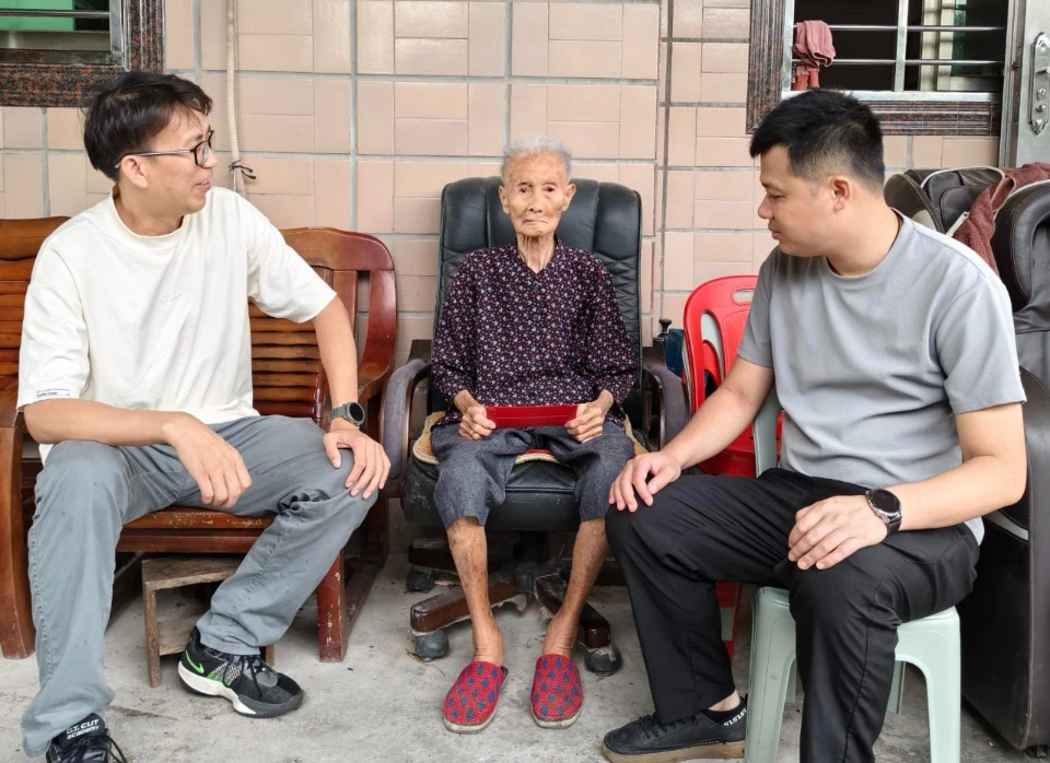 “七一”走訪慰問7.jpg
