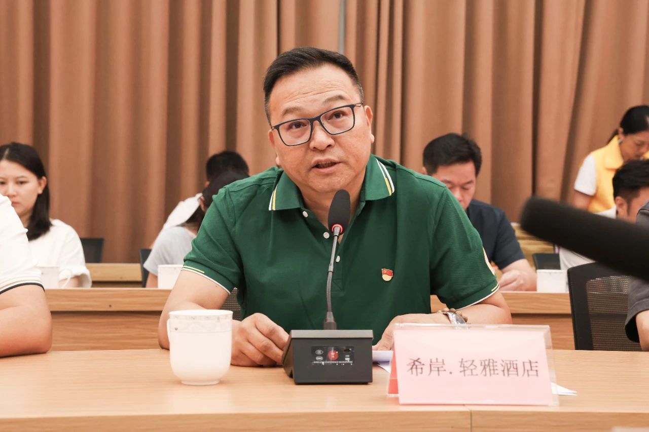 擁軍合作單位授牌6.jpg