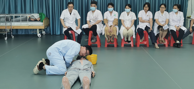 何敏2.jpg
