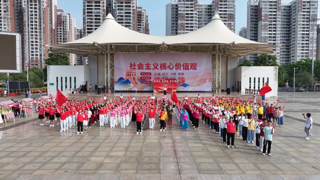 廣場(chǎng)舞展演2.jpg
